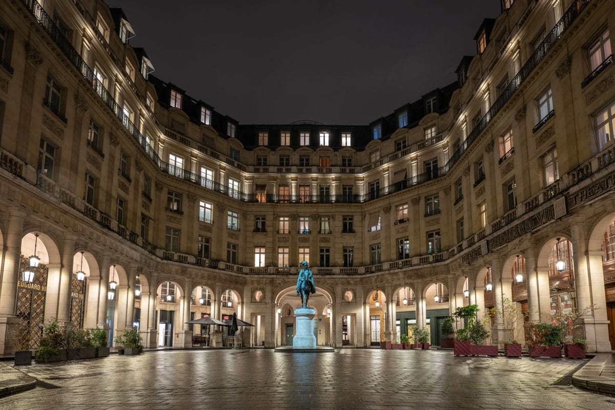 Tableau Photo | La Place Édouard VII de Nuit à Paris