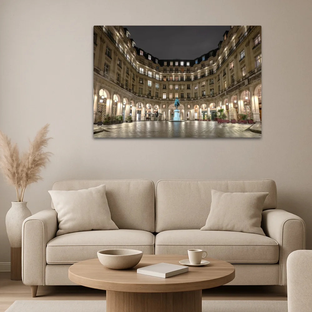 Grand tableau photo de la place Édouard VII de Paris au format horizontal 80x120 cm accroché dans un salon.