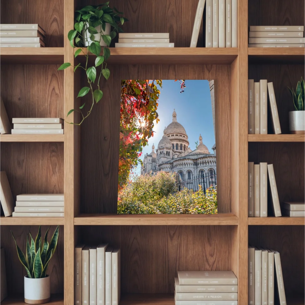 Tableau photo du Sacré-Cœur de Paris au format 20x30 cm présenté sur une étagère en bois.