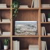 Tableau photo de Paris vu du ciel avec le Parc des Princes et la Tour Eiffel au format 20 x 30 cm installé dans une bibliothèque en bois