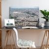 Tableau photo de Paris vu du ciel avec le Parc des Princes et la Tour Eiffel au format 60 x 90 cm posé sur un bureau